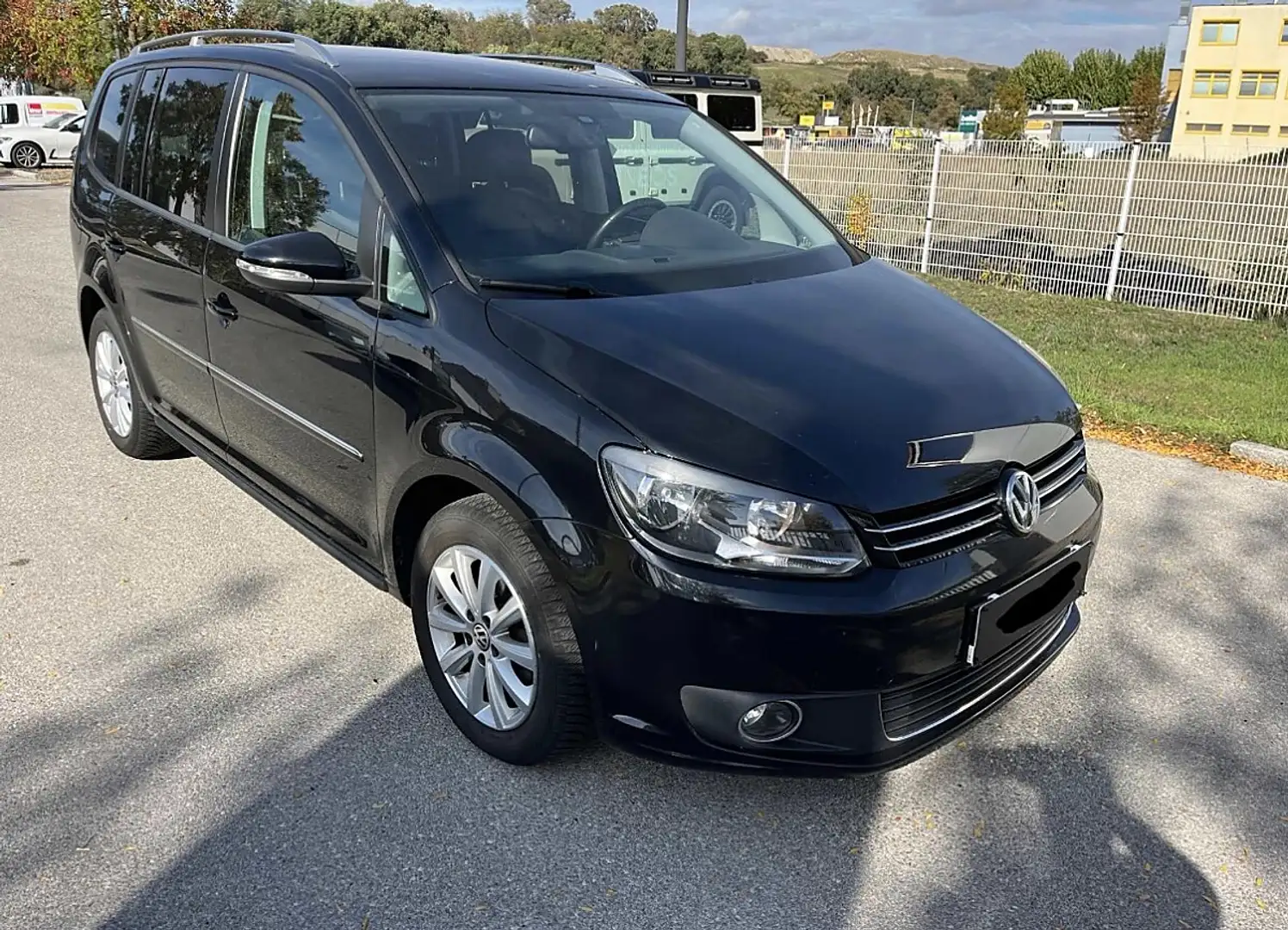 Volkswagen Touran Highline 1,6 BMT TDI DPF DSG Schwarz - 2