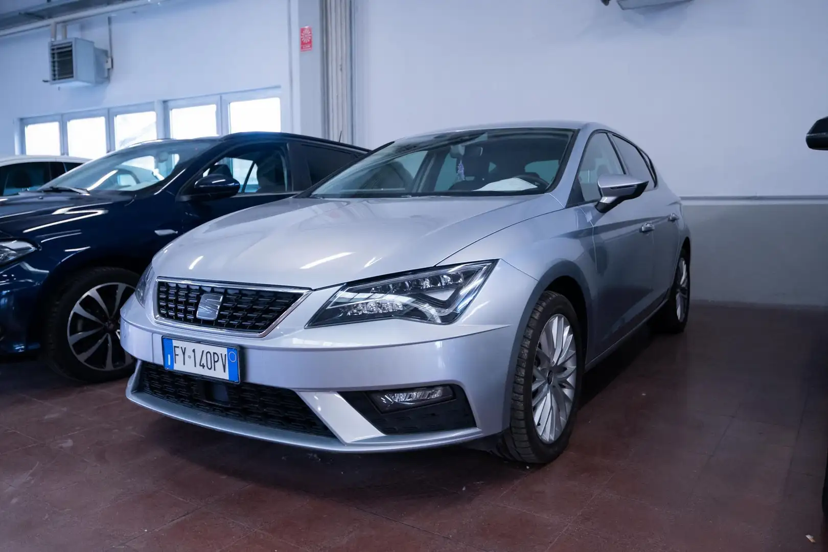 SEAT Leon 1.5 tgi Business 130cv dsg my19 Gris - 1