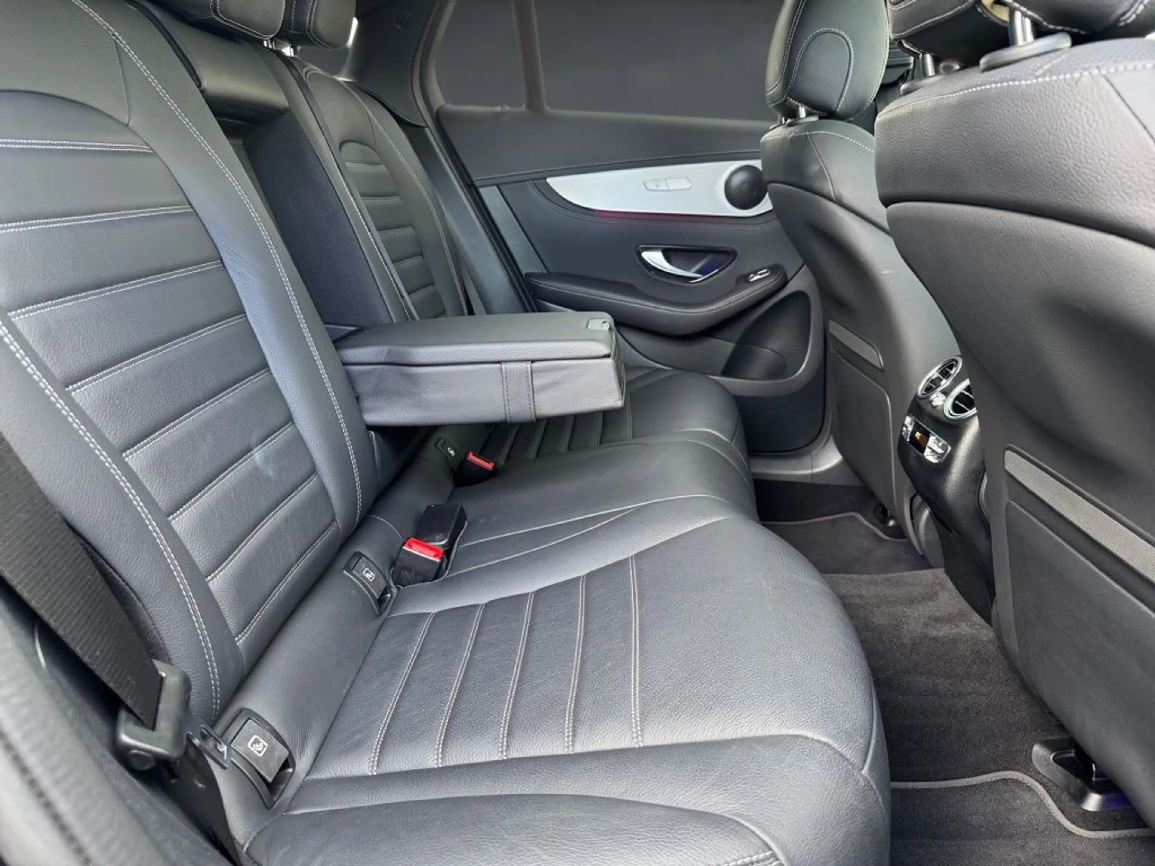 Mercedes-Benz GLC 300 e 4M Coupé AMG, SHD, MASSAGE, Sitzklima — photo 4