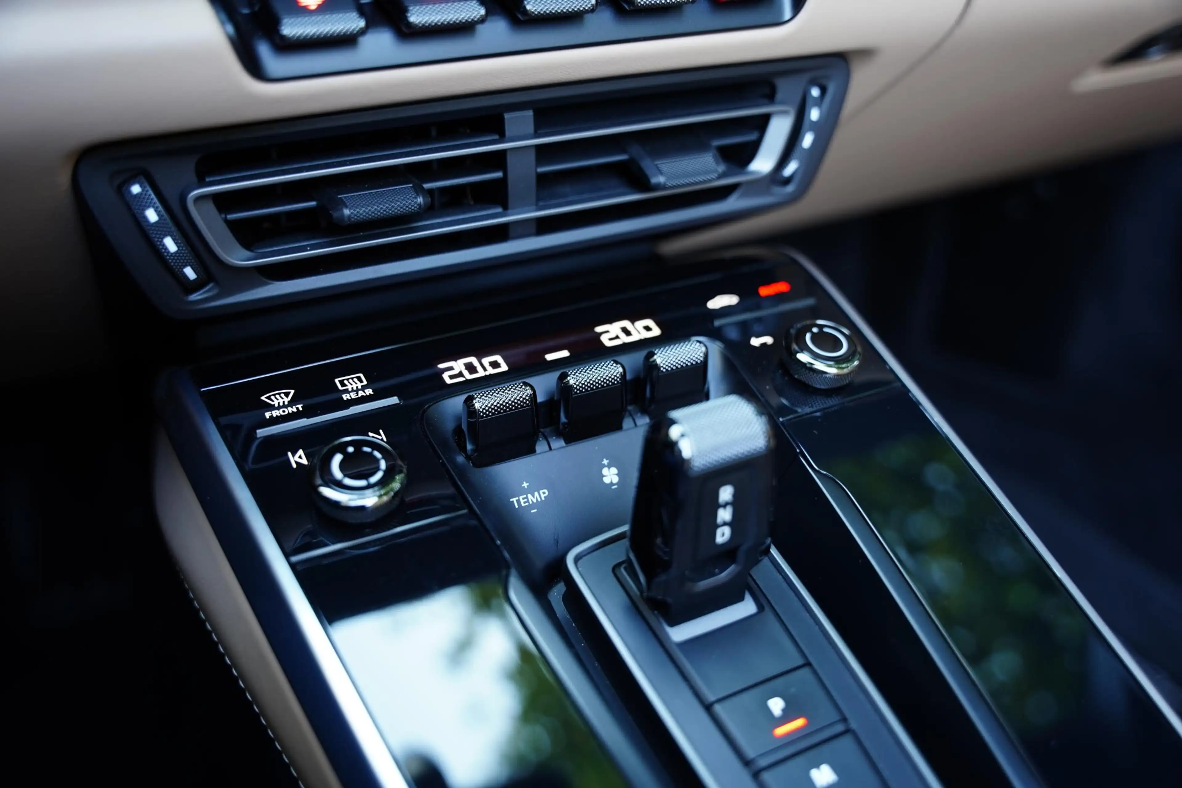 Porsche 992 992 Cabriolet 3.0 Carrera 4 S / New Service / Lede — photo 21