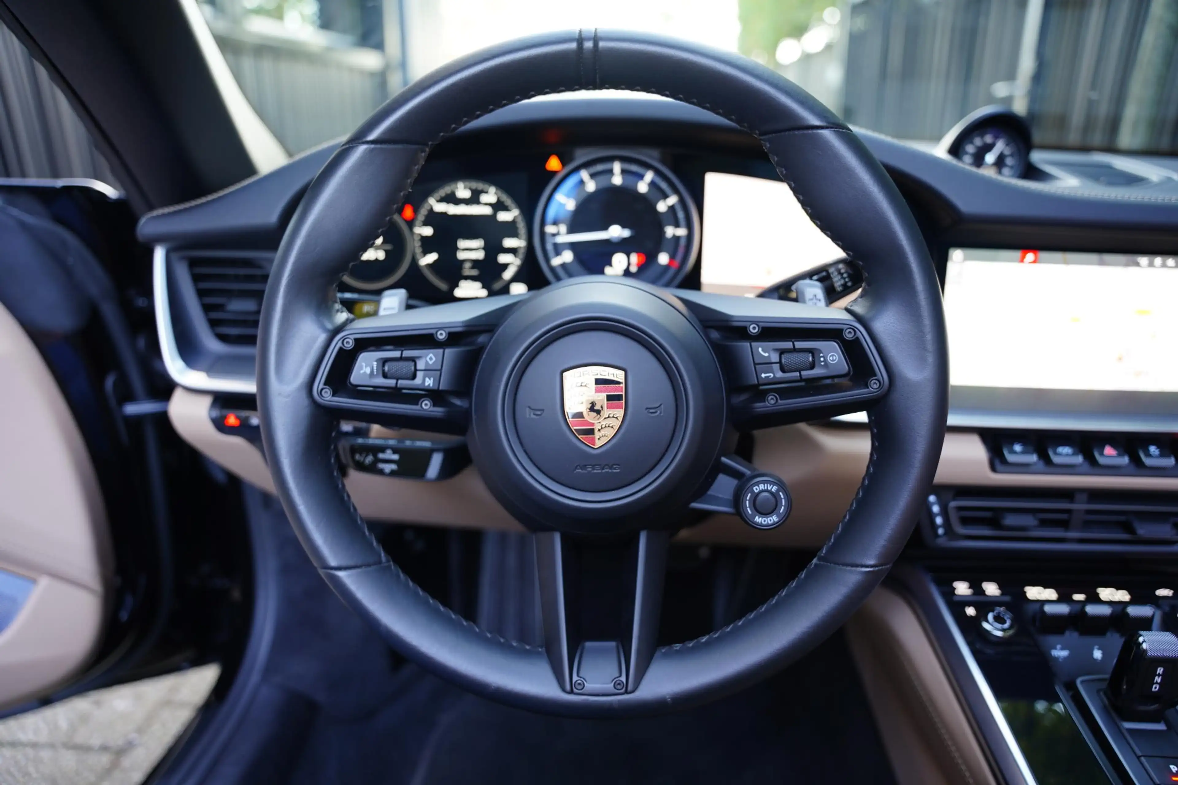Porsche 992 992 Cabriolet 3.0 Carrera 4 S / New Service / Lede — photo 11
