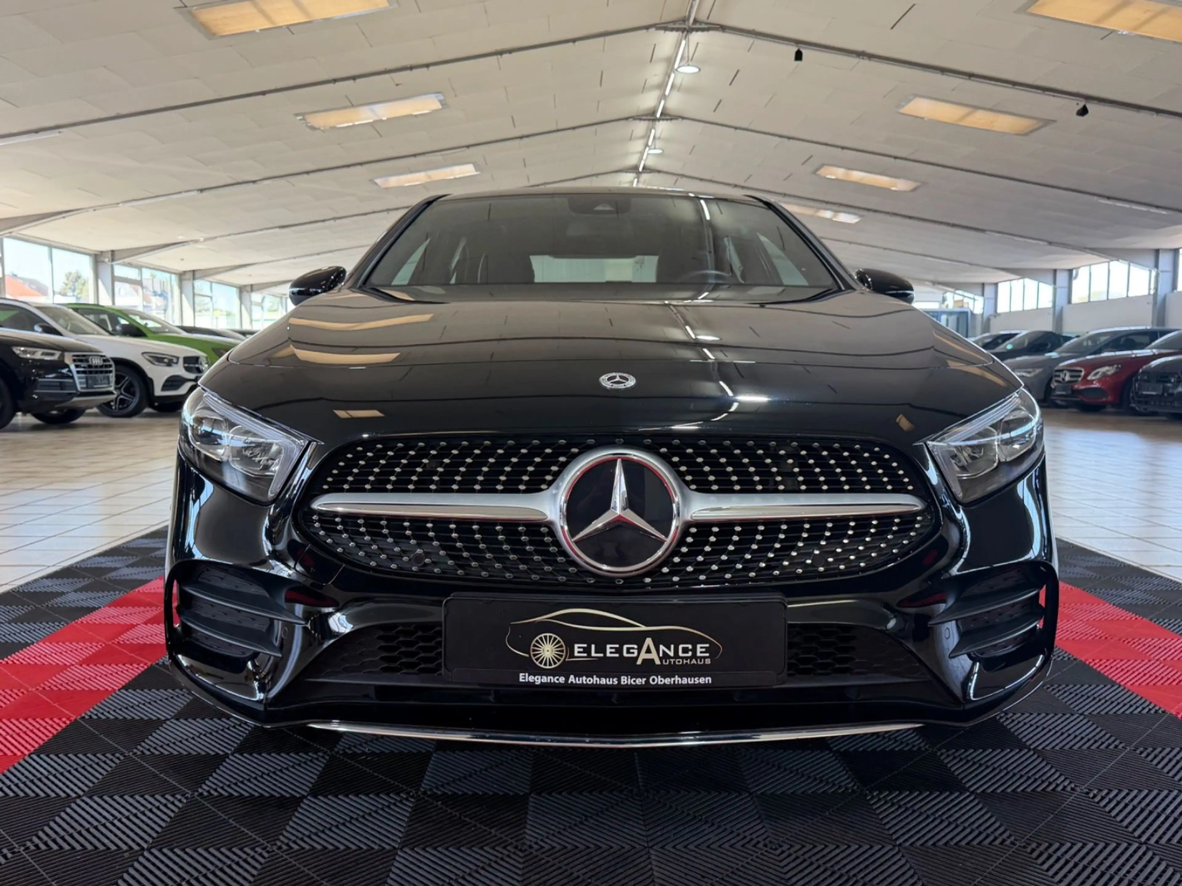 Mercedes-Benz A 180 *AMG-LINE*AMBIENTE*WIDECREEN*LED* — photo 2