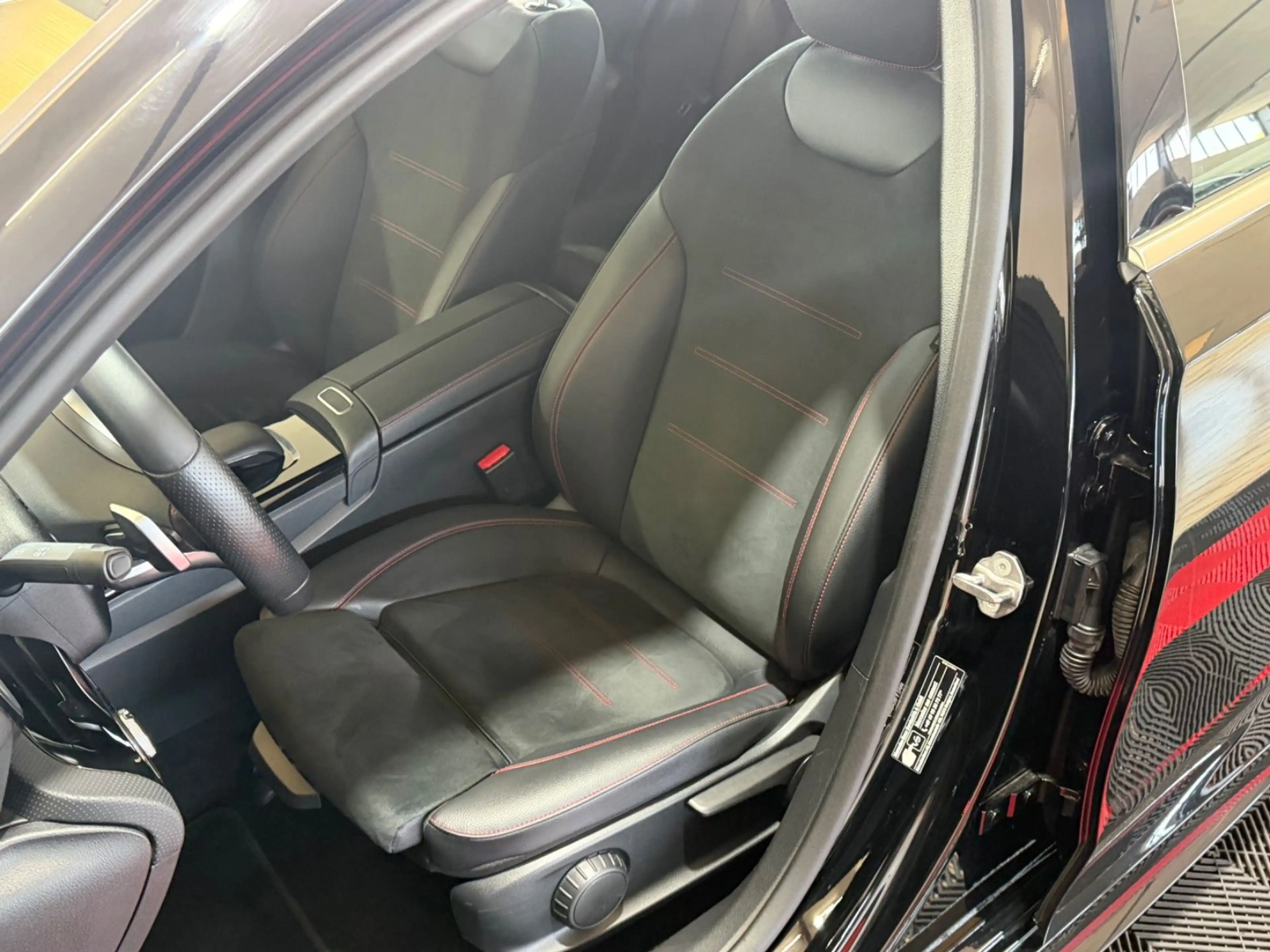 Mercedes-Benz A 180 *AMG-LINE*AMBIENTE*WIDECREEN*LED* — photo 11