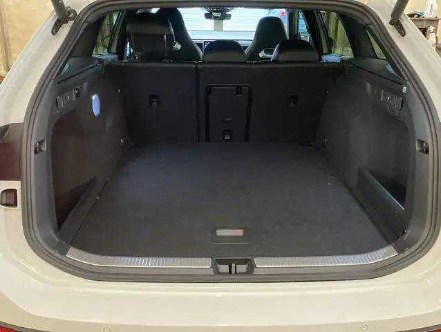 Volkswagen Passat view 12