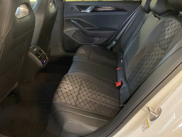 Volkswagen Passat view 13