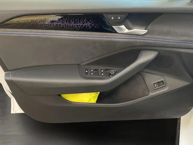 Volkswagen Passat view 9