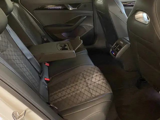 Volkswagen Passat view 14