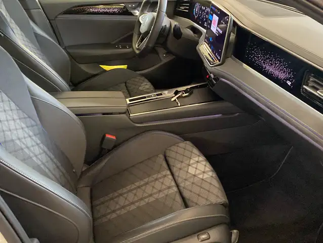 Volkswagen Passat view 15