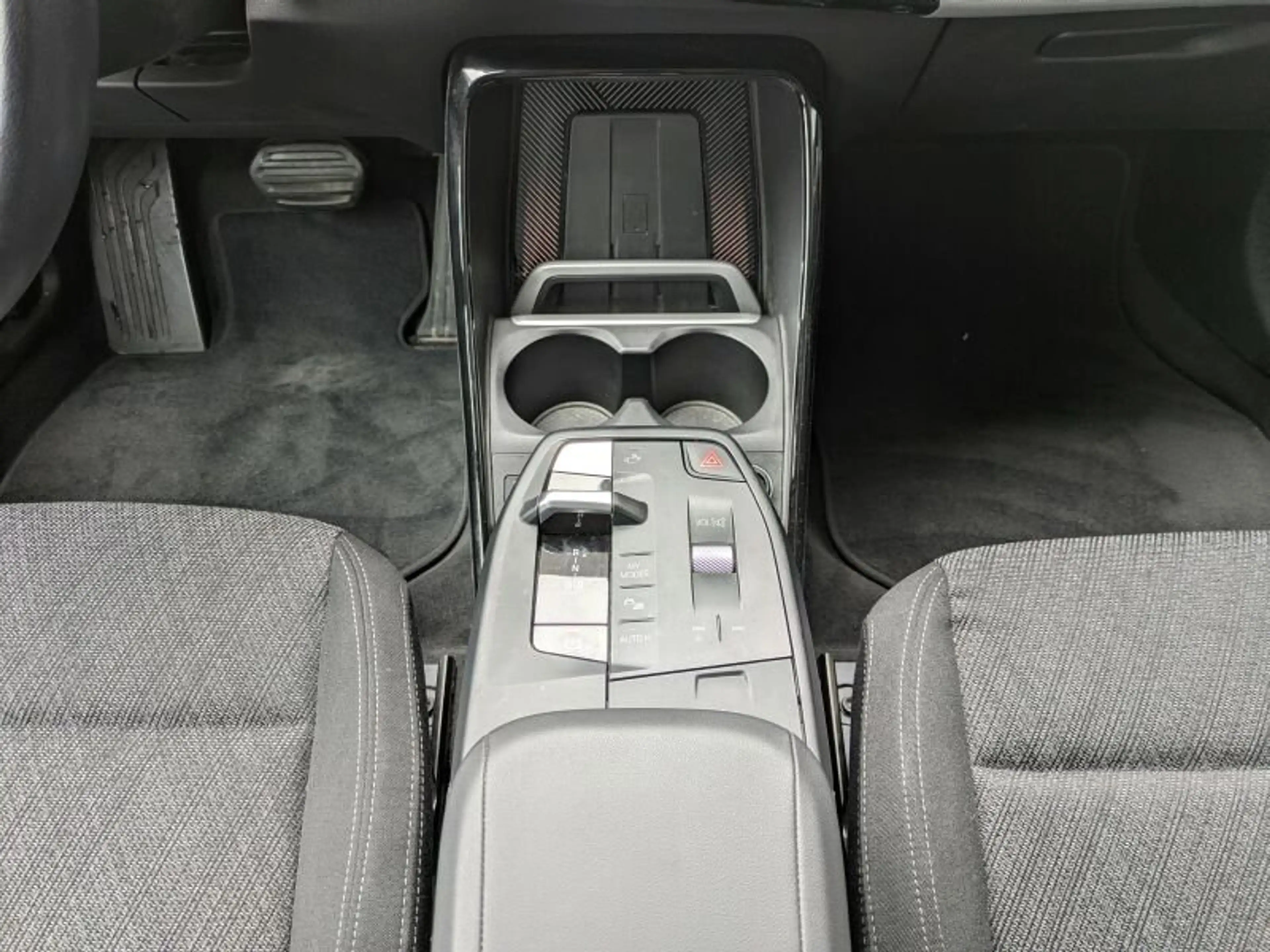 BMW iX1 xDrive30 LED. HeadUp. Park.Ass.Plus. — photo 10
