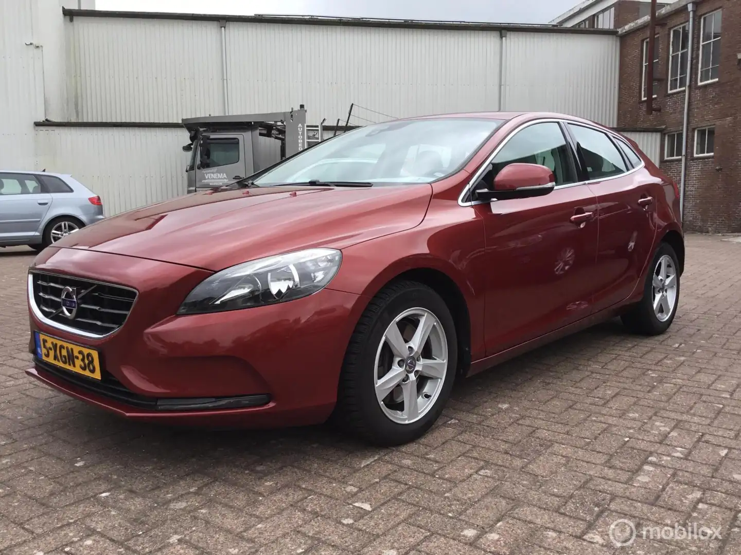Volvo V40 2.0 D4 Momentum Business 140kw/191pk 100%onderhoud Roşu - 1
