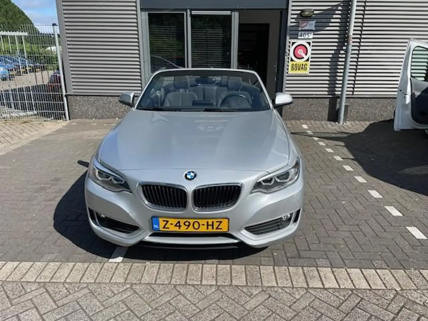 BMW 220 2-serie Cabrio 220i Grijs - 2