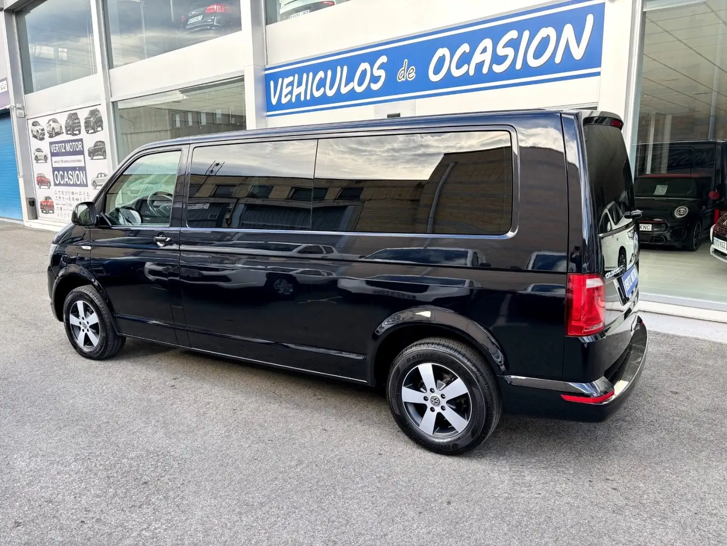 Volkswagen Largo 2.0 TDI 110kW BMT DSG Schwarz - 2
