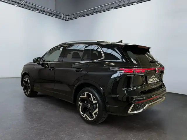 Volkswagen Tiguan view 4