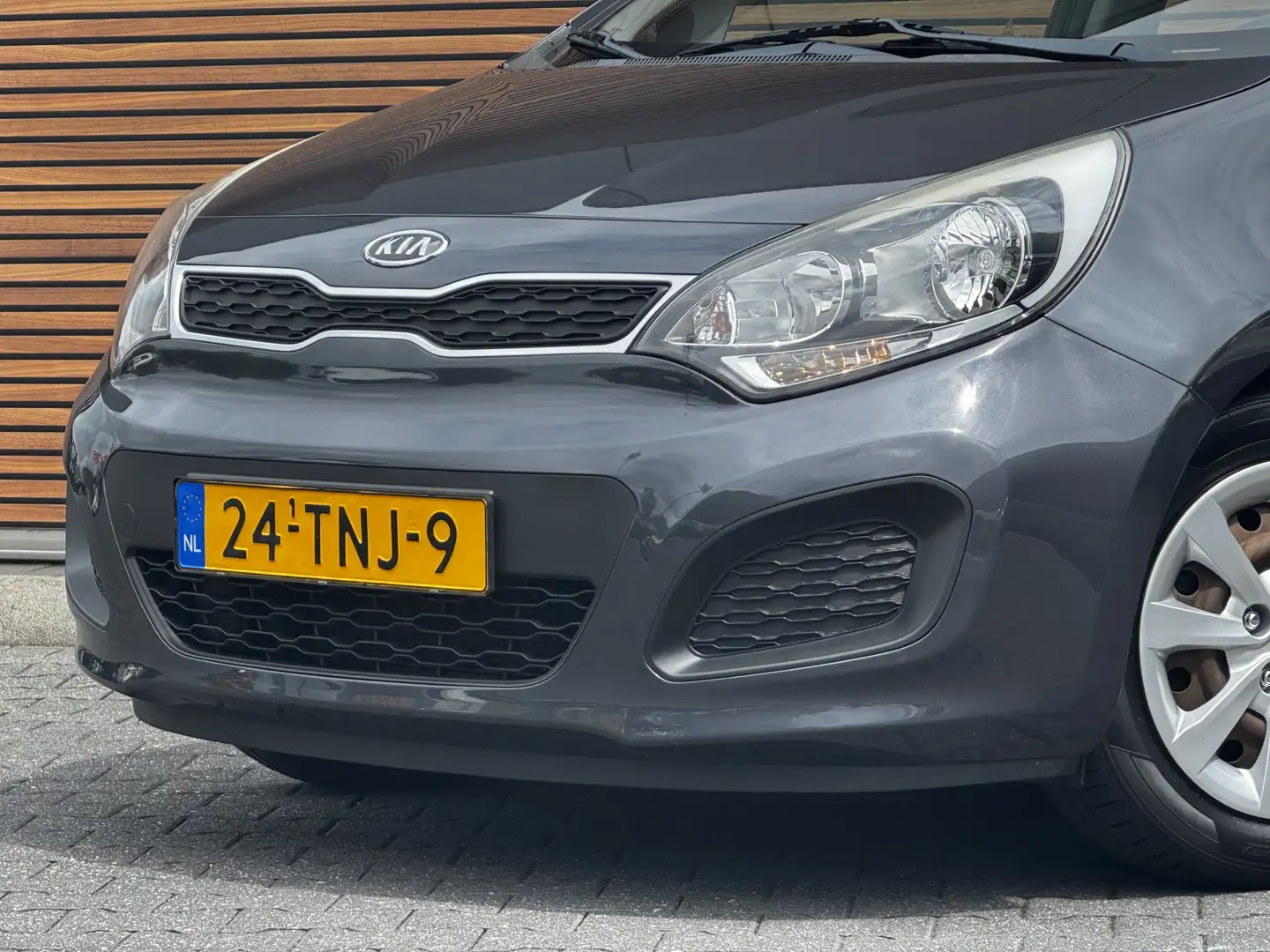 Kia Rio 1.2 CVVT Comfort Pack Airco Grijs - 2