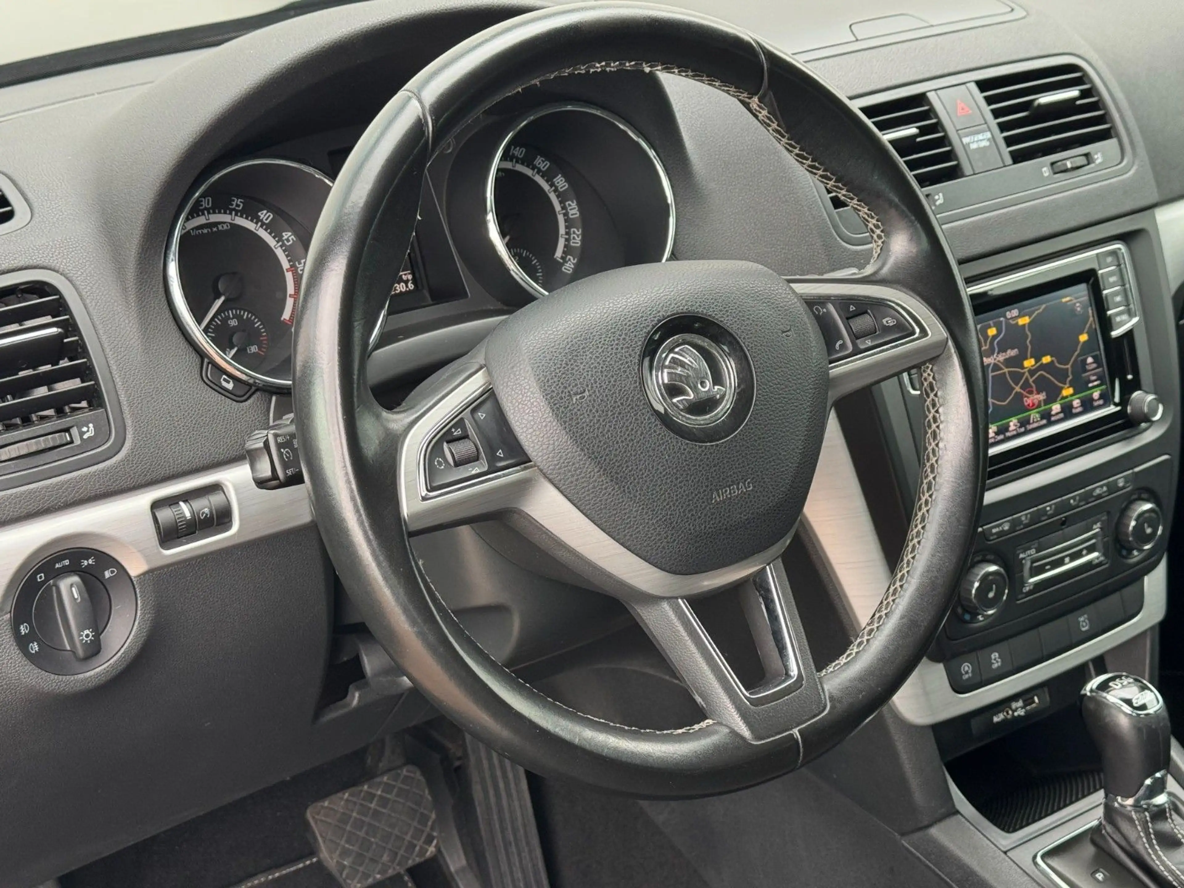 Skoda Yeti 2.0 TDI DSG "Edition"4x4 BI-XENON NAVI AHK — photo 2