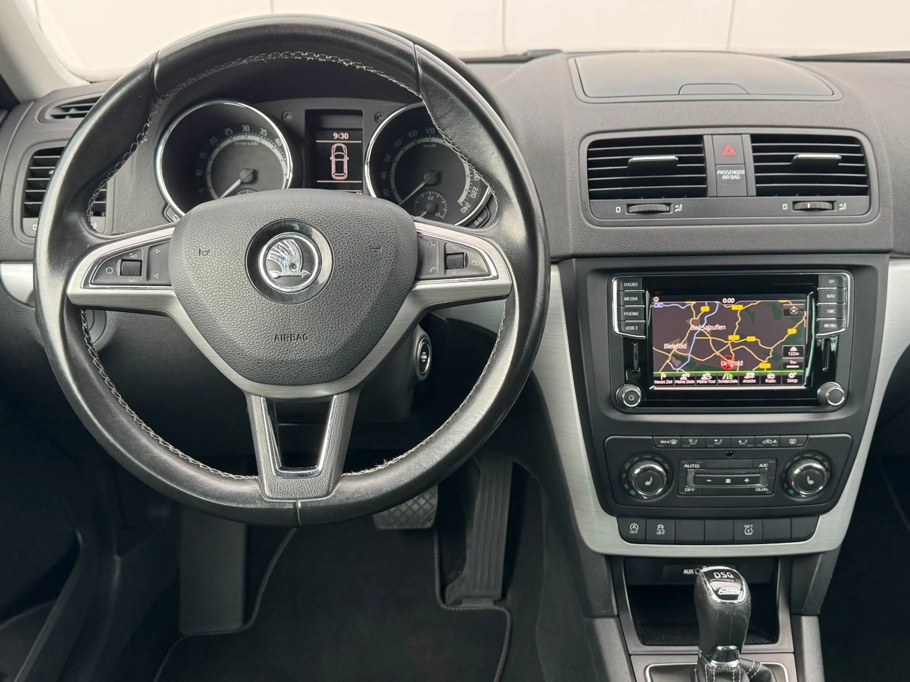 Skoda Yeti 2.0 TDI DSG "Edition"4x4 BI-XENON NAVI AHK — photo 6