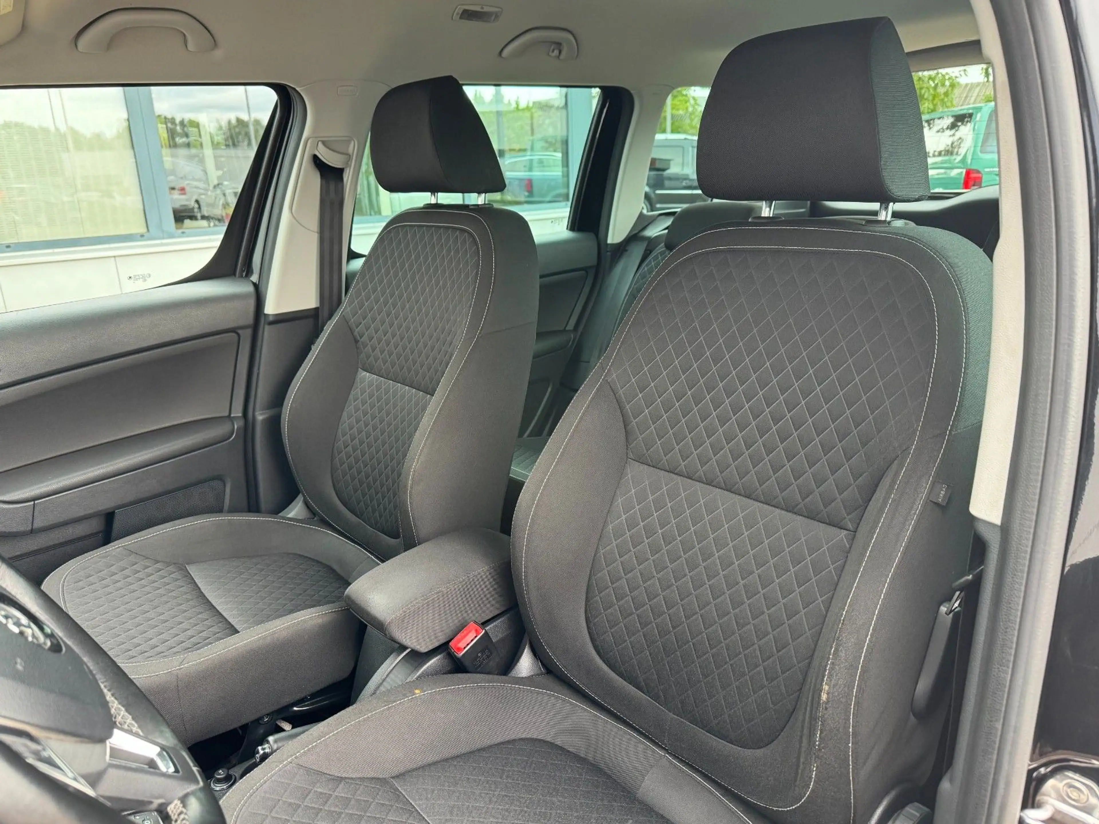 Skoda Yeti 2.0 TDI DSG "Edition"4x4 BI-XENON NAVI AHK — photo 4
