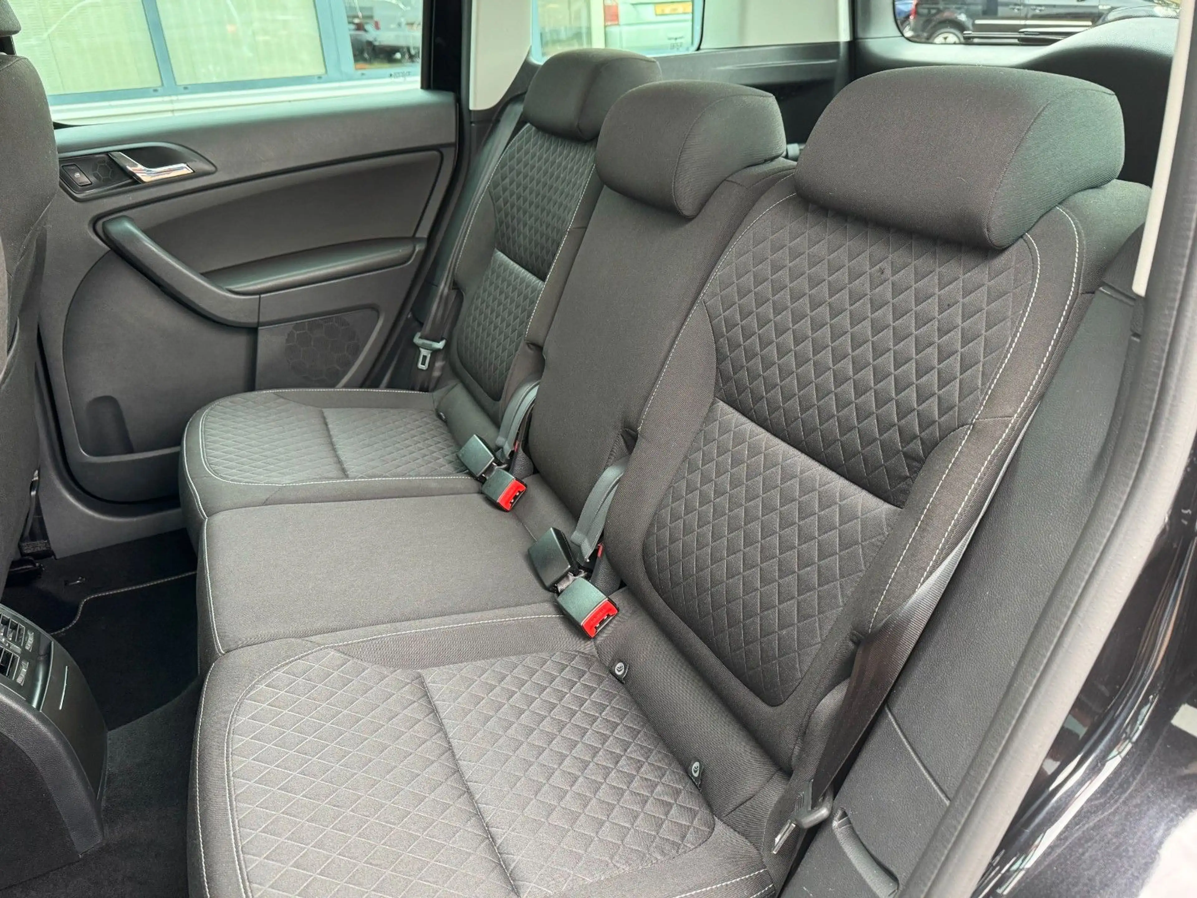 Skoda Yeti 2.0 TDI DSG "Edition"4x4 BI-XENON NAVI AHK — photo 9