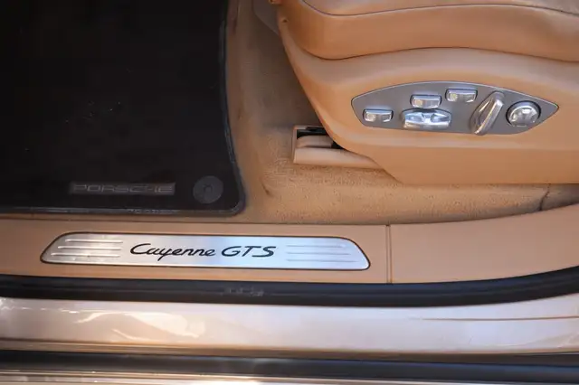 Porsche Cayenne view 14