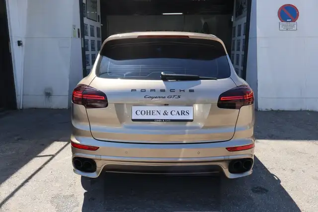 Porsche Cayenne view 6