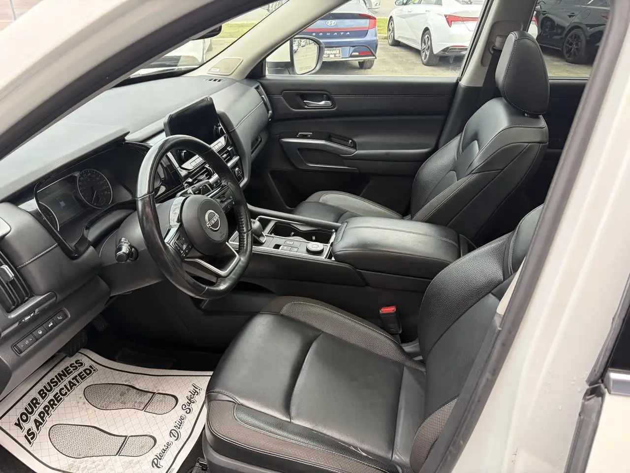 Nissan Pathfinder photo Nissan Pathfinder