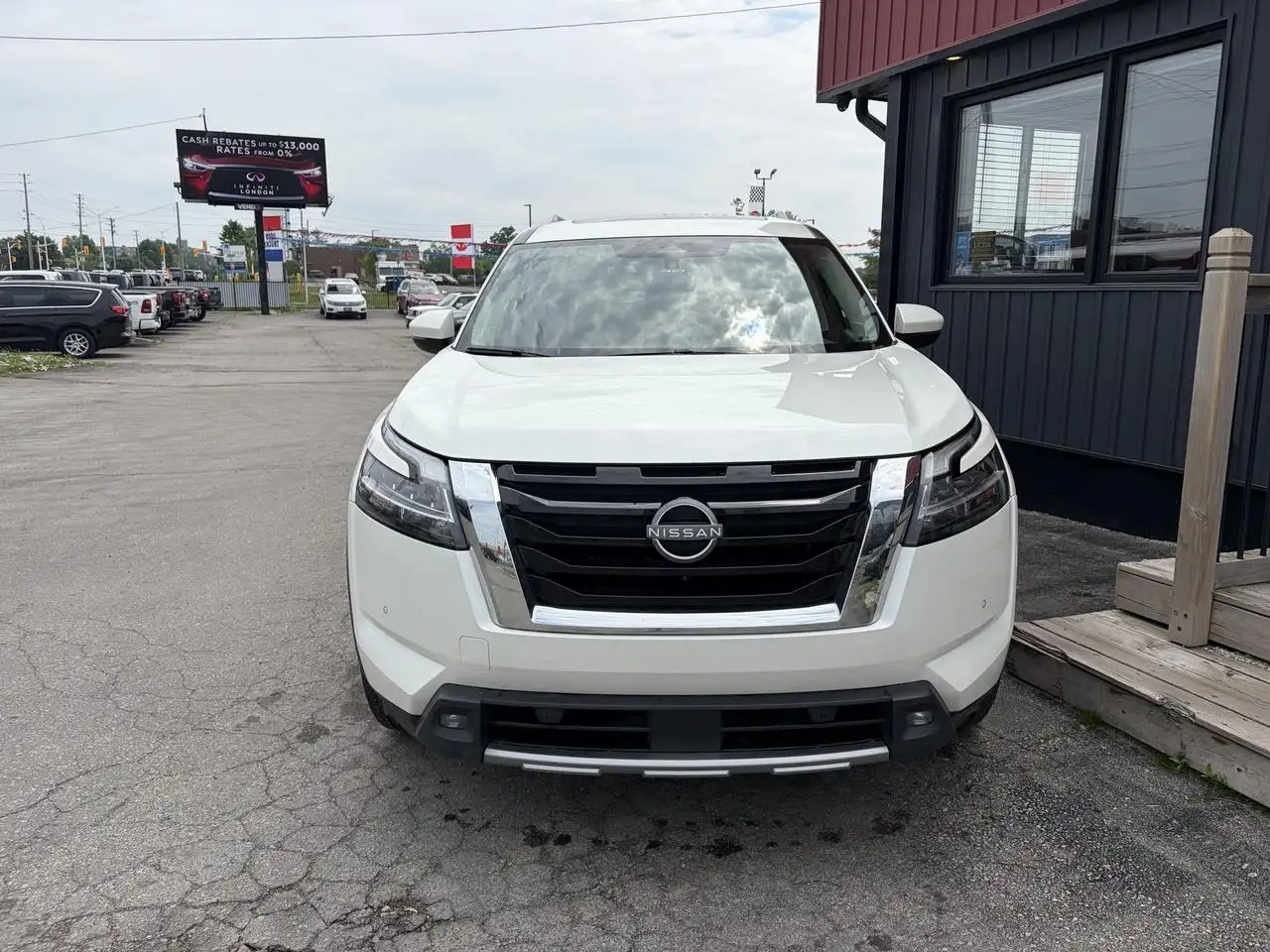 Nissan Pathfinder photo Nissan Pathfinder