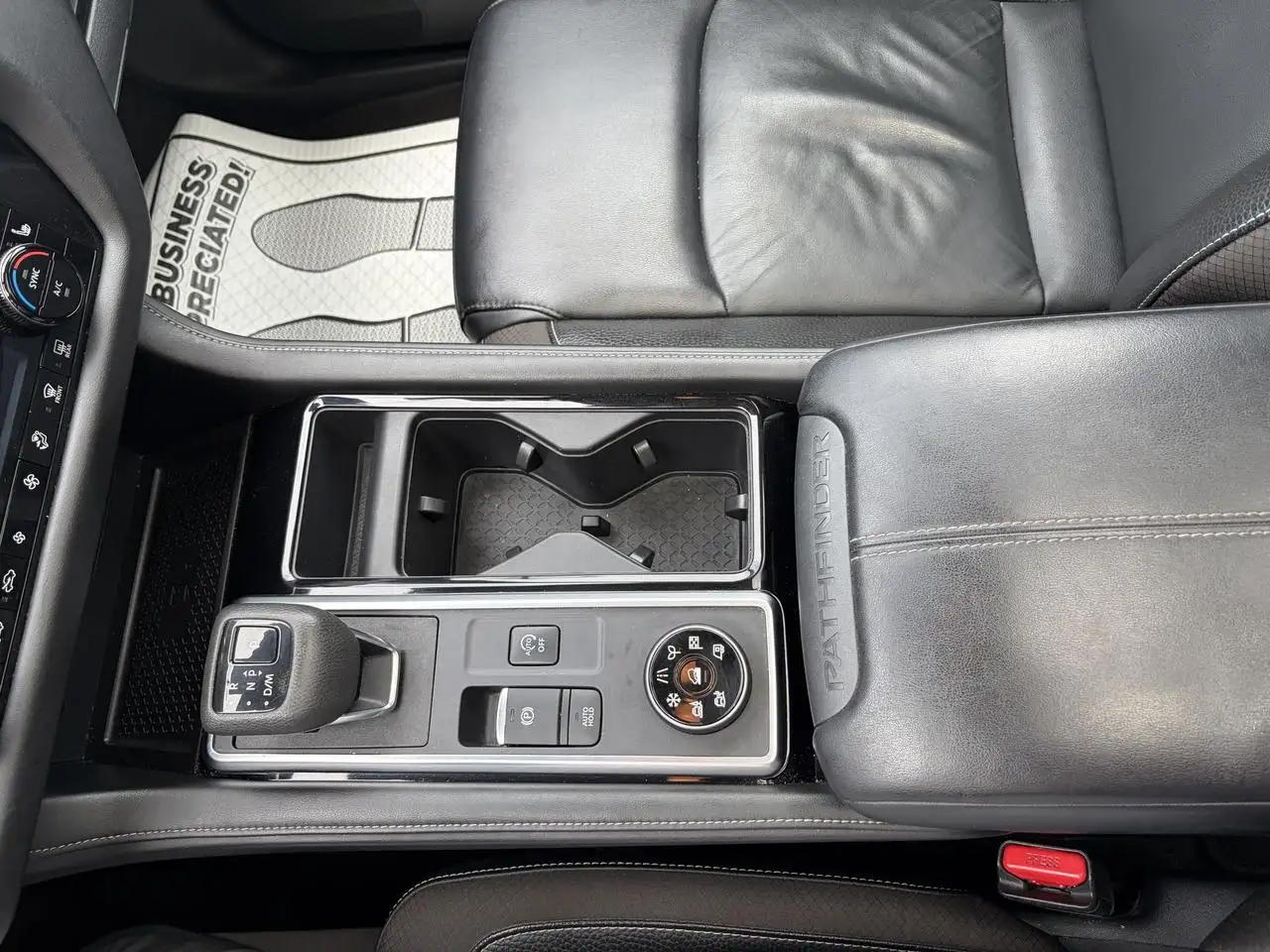 Nissan Pathfinder photo Nissan Pathfinder