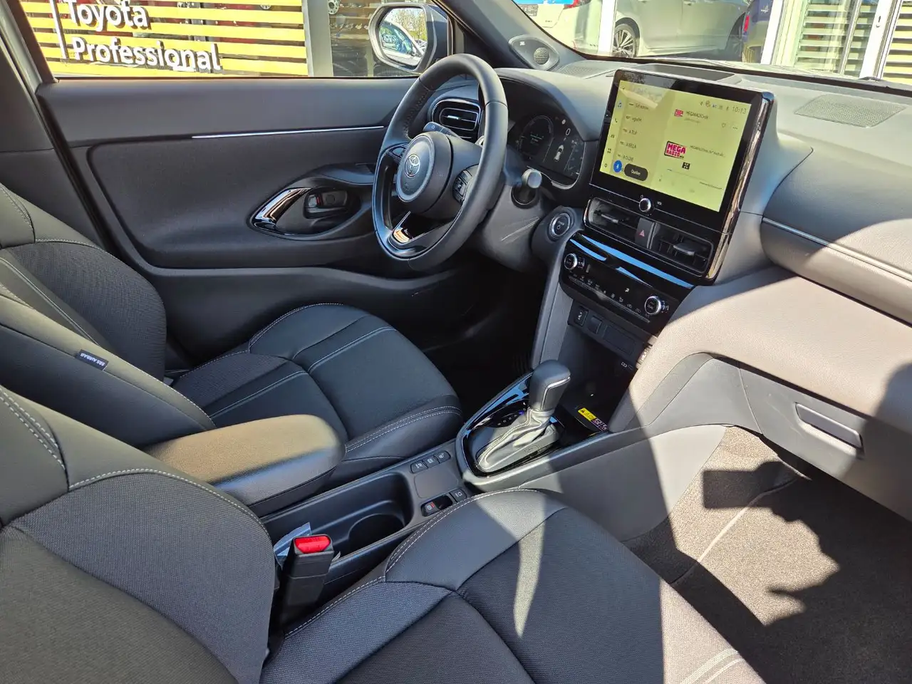 Toyota Yaris Cross 1.5 Hybrid FWD Style Plus 11