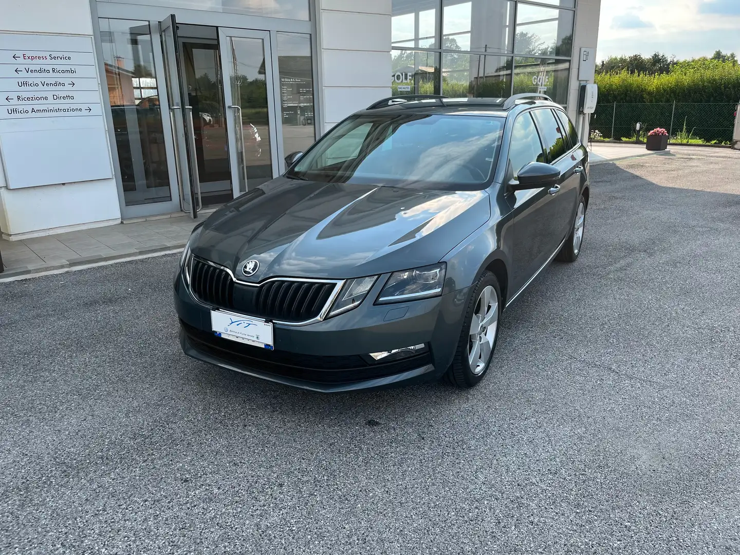Skoda Octavia Octavia III 2017 Wagon 1.6 tdi Executive 115cv dsg Grijs - 2