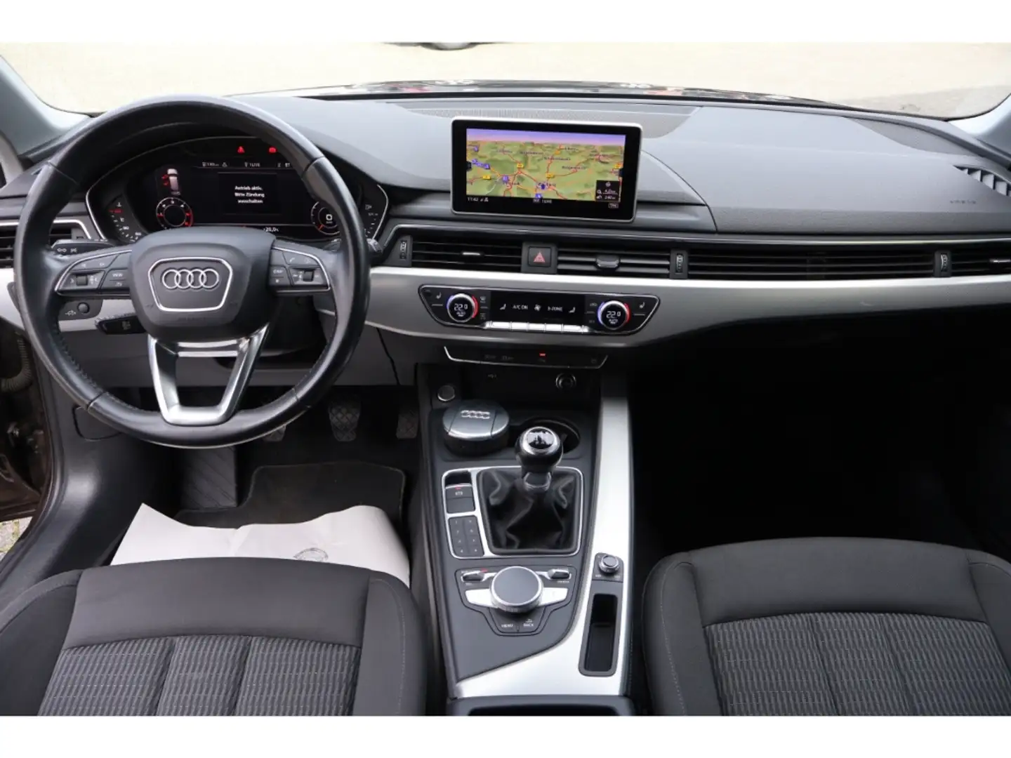Audi A4 2.0 TDI Avant design Navi Digitales Cockpit Sounds Braun - 2