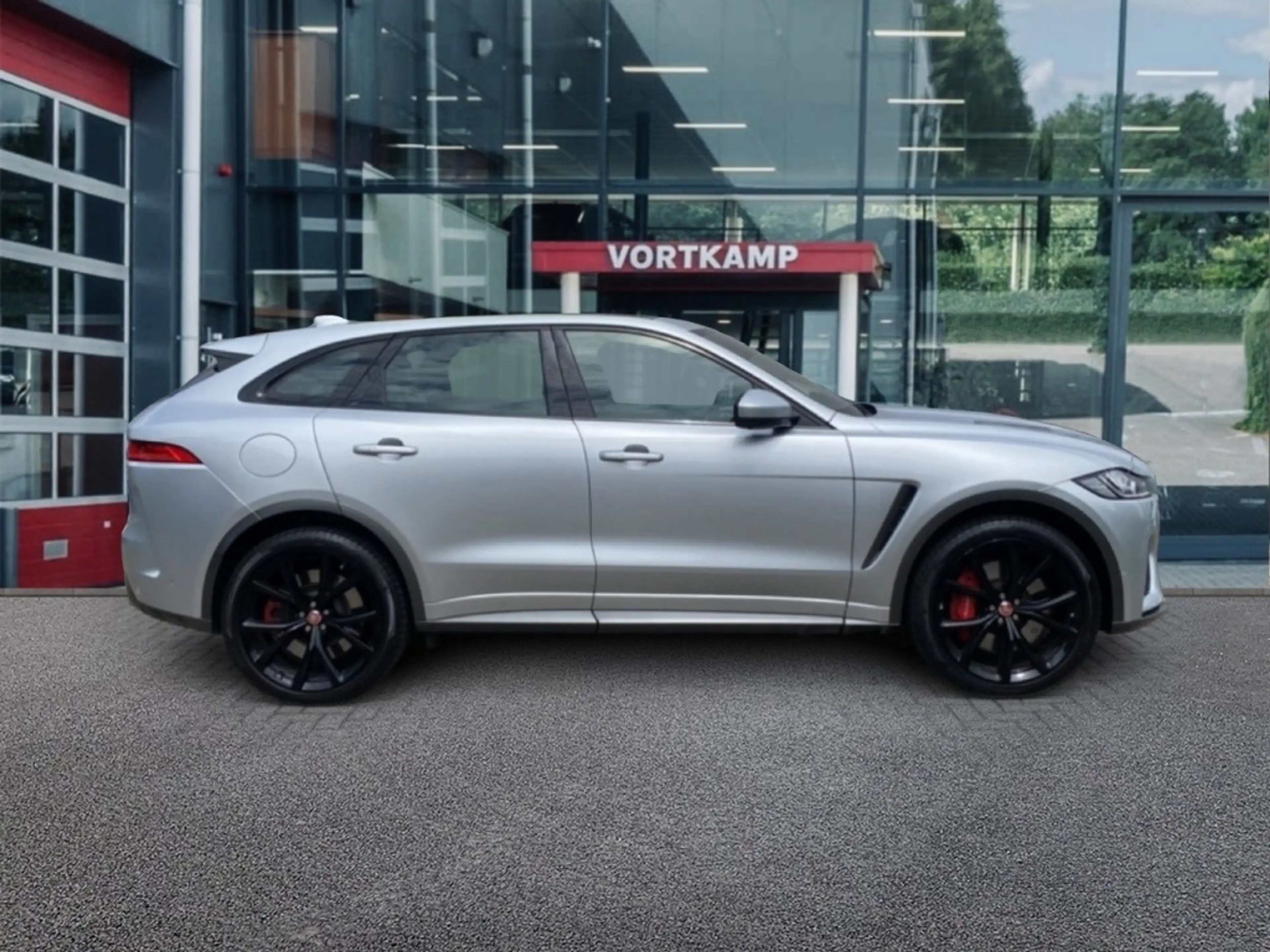 Jaguar F-Pace 5.0 V8 SVR AWD 360-CAM/GLAS-DAK/ELEK-KLEP/MERIDIAN — photo 4