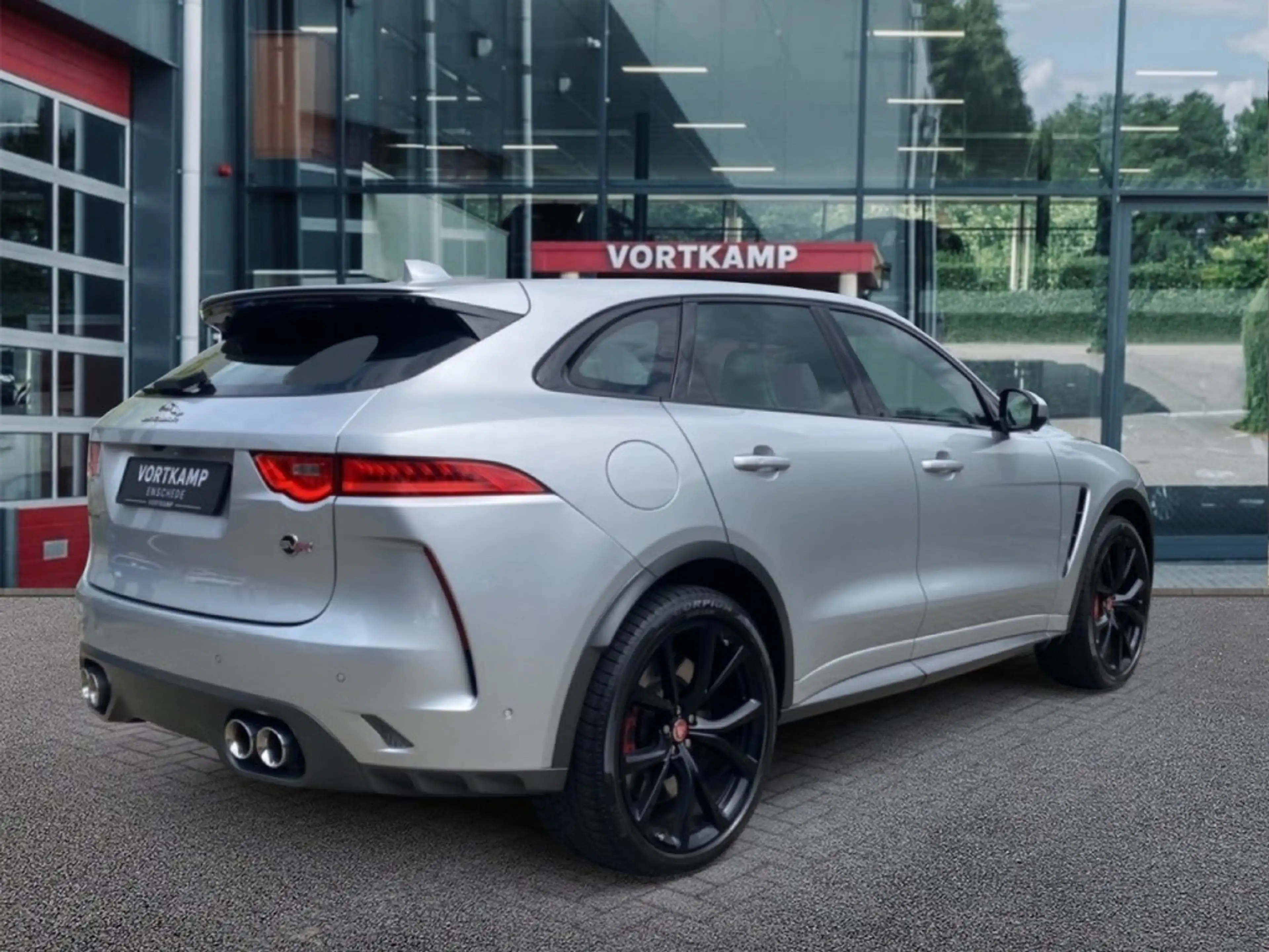 Jaguar F-Pace 5.0 V8 SVR AWD 360-CAM/GLAS-DAK/ELEK-KLEP/MERIDIAN — photo 5