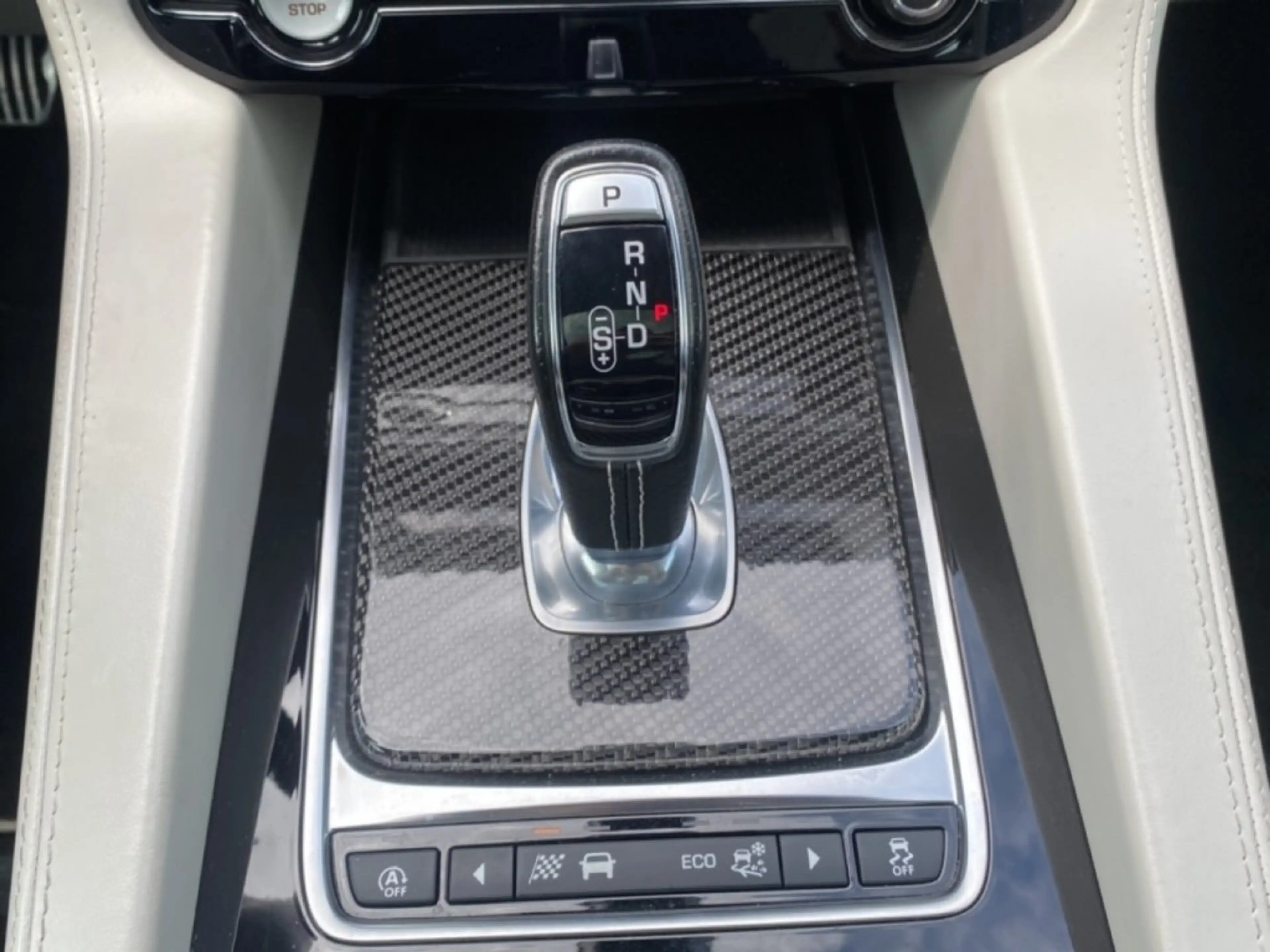 Jaguar F-Pace 5.0 V8 SVR AWD 360-CAM/GLAS-DAK/ELEK-KLEP/MERIDIAN — photo 22