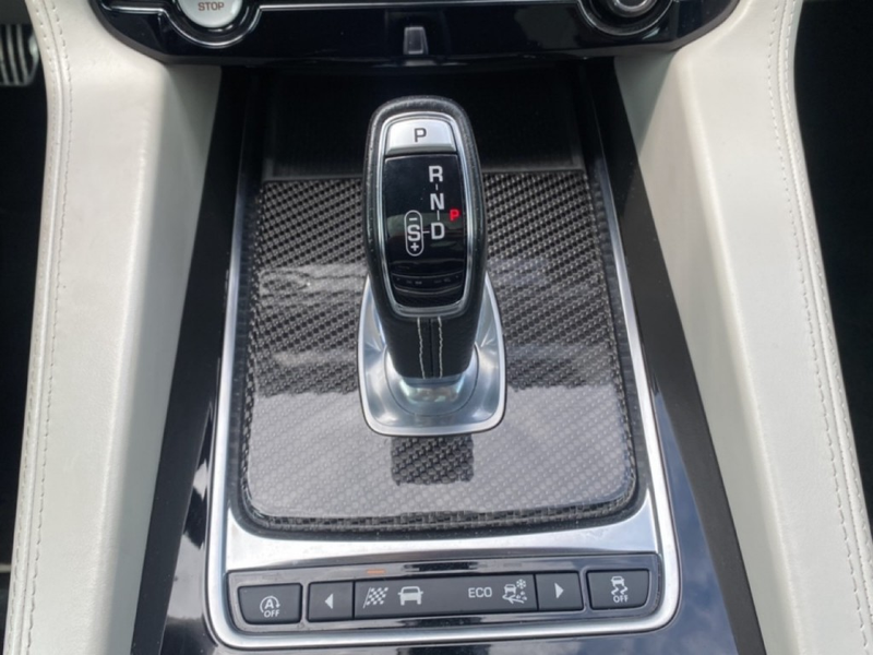 Jaguar F-Pace 5.0 V8 SVR AWD 360-CAM/GLAS-DAK/ELEK-KLEP/MERIDIAN — photo 22