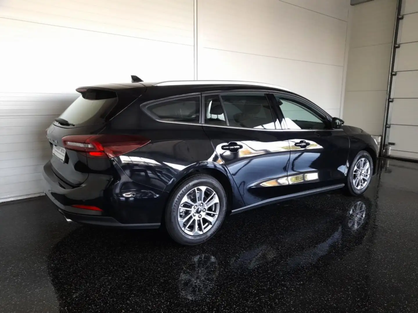 Ford Focus Turnier TITANIUM 1,5 EcoBlue Aut *VOLL LED / NAVI / TEMPOMAT / SPORTSITZE / SPURHALTEASSIST / SHZG* Schwarz - 2