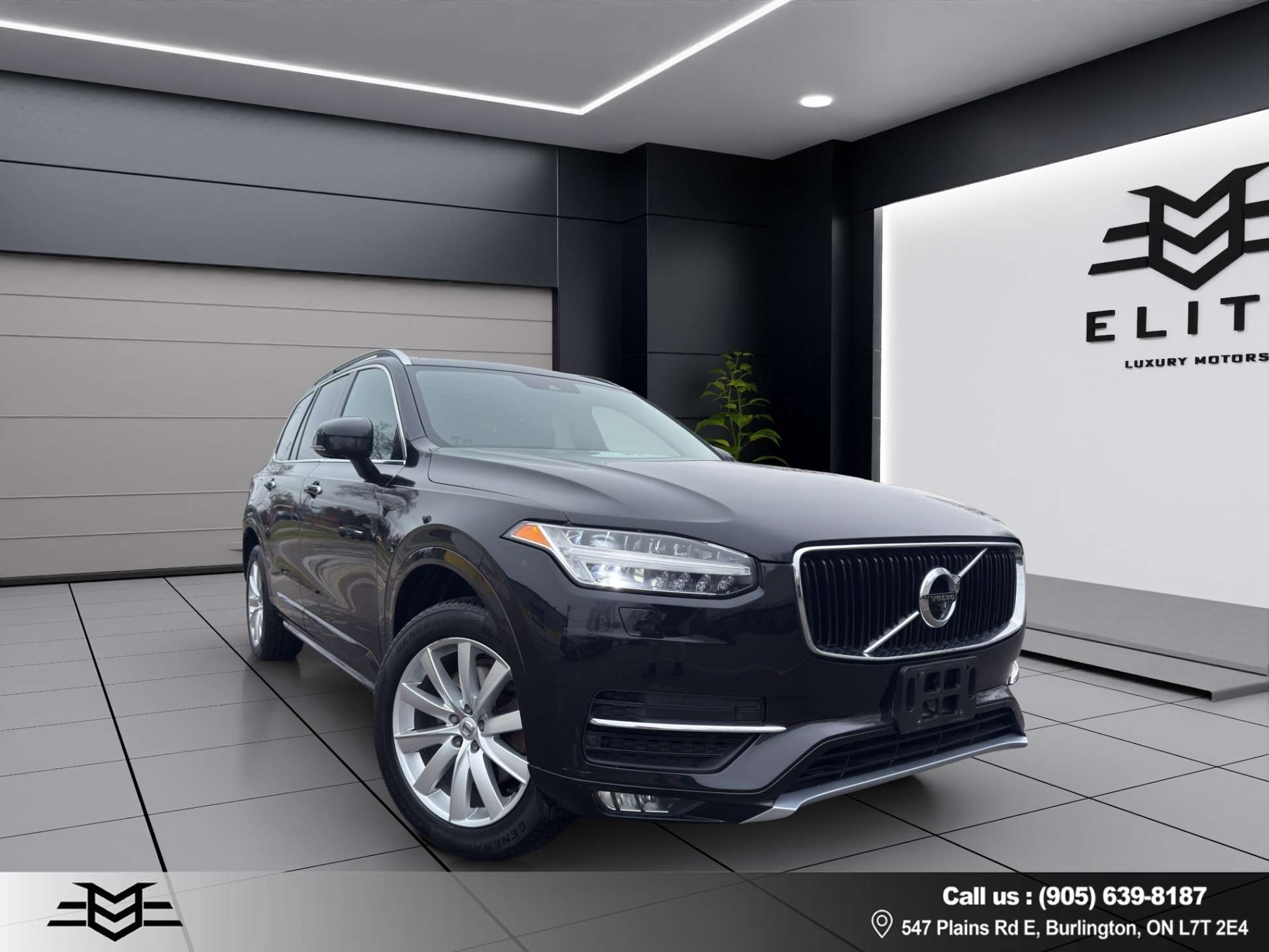 2017 Volvo XC90 T6 Momentum 7-Passenger AWD - BLACK ON BLACK !! alt 3