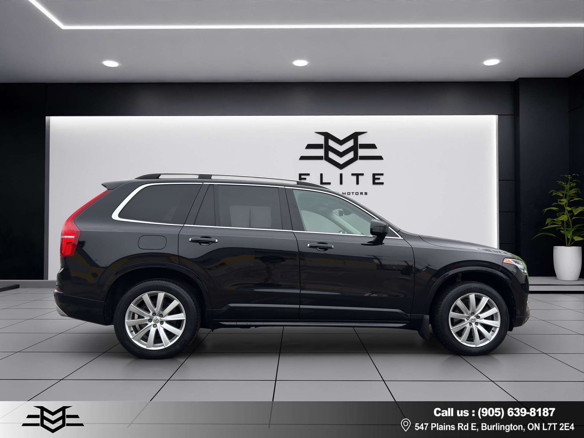 2017 Volvo XC90 T6 Momentum 7-Passenger AWD - BLACK ON BLACK !! thumb 9