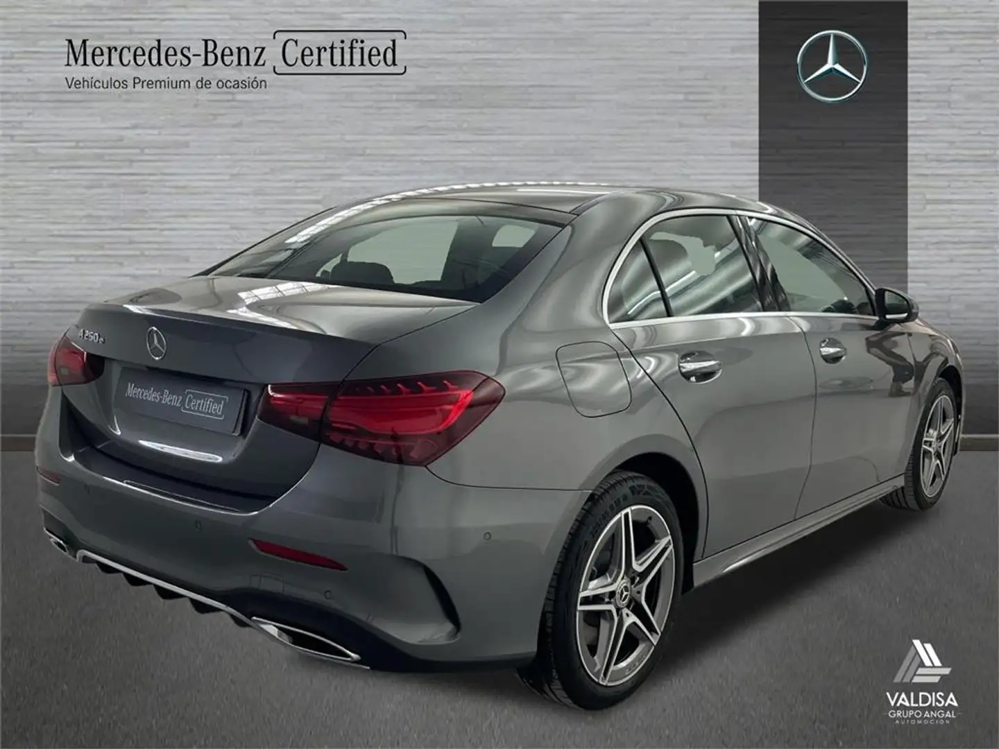 Mercedes-Benz E 250 Berlina con tecnologí híbrida EQ - 2