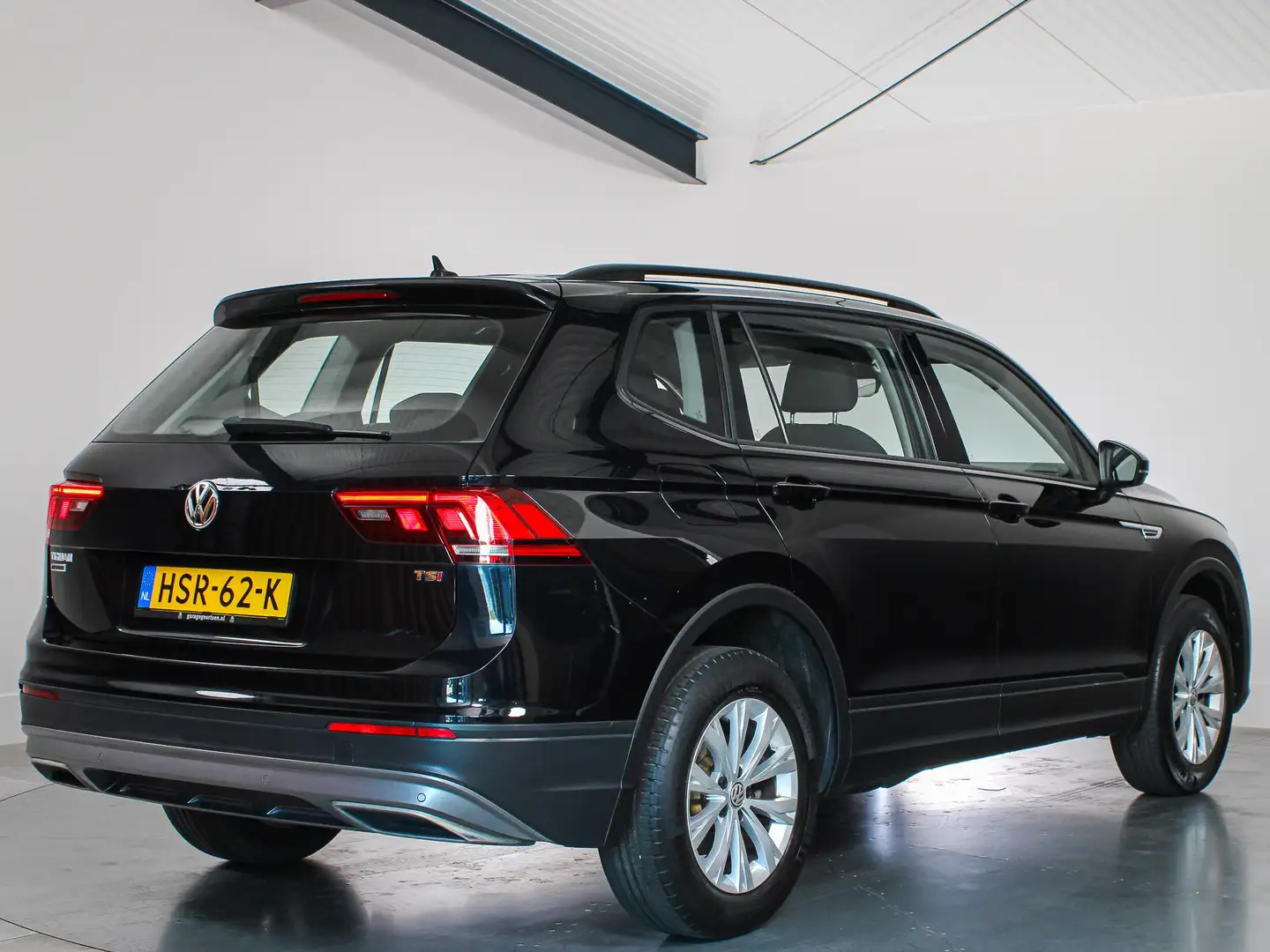 Volkswagen Tiguan Allspace 1.5 TSI Comfortline Business, 7-Persoons, Trekhaak Zwart - 2