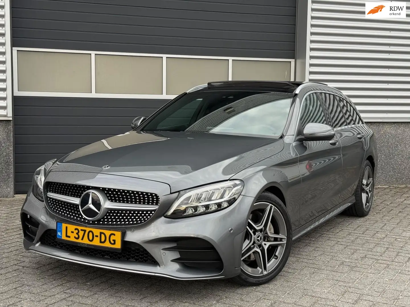 Mercedes-Benz C 200 Estate Amg Pano Digital Grijs - 1