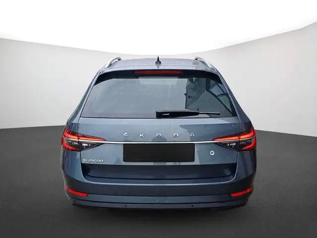 Skoda Superb view 3
