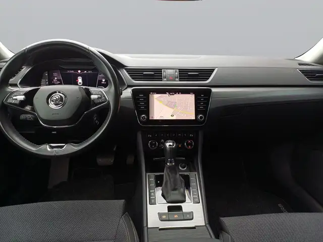 Skoda Superb view 10