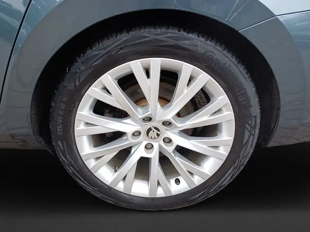 Skoda Superb view 8