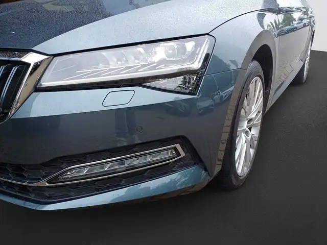 Skoda Superb view 9