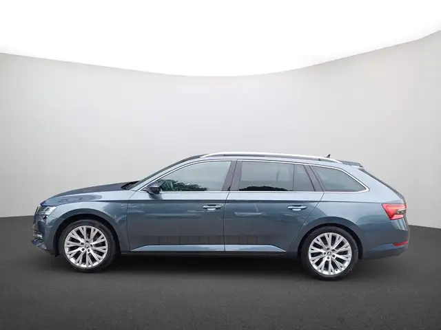 Skoda Superb view 4