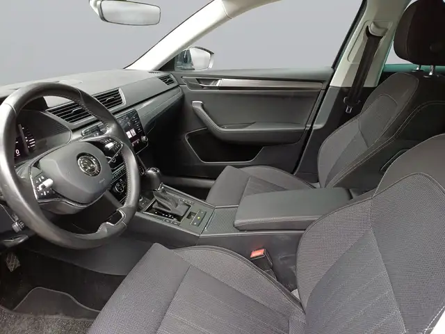 Skoda Superb view 11