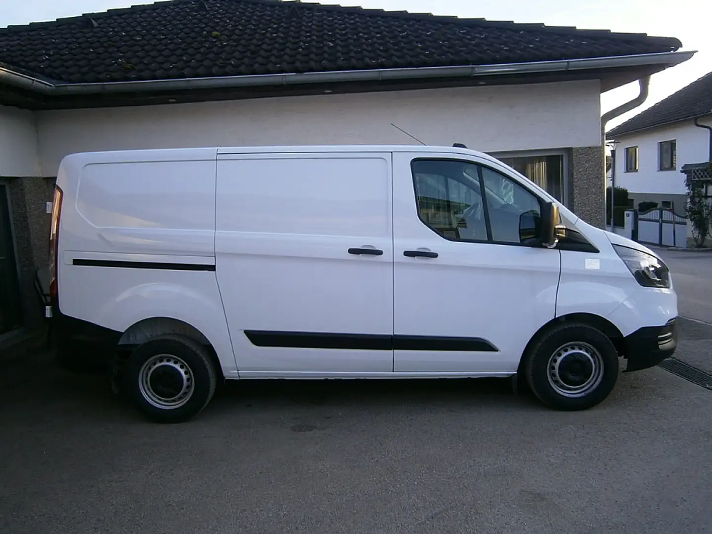 Ford Transit Custom BasisL1 H1 mit Klima usw. 28.240,-€Netto Weiß - 2