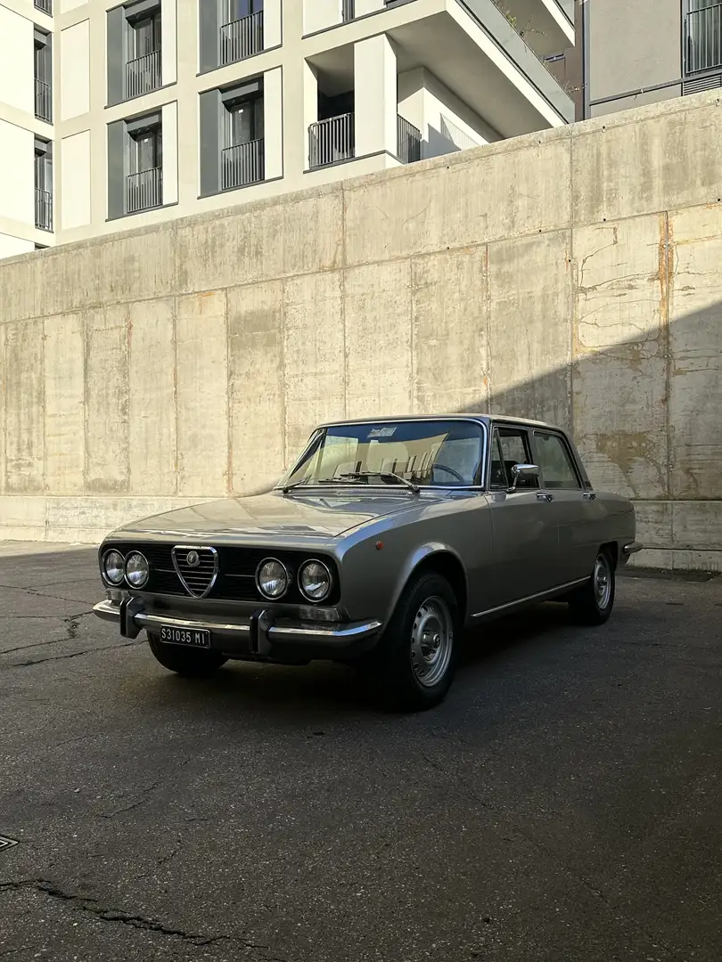 Alfa Romeo 2000 berlina - 1