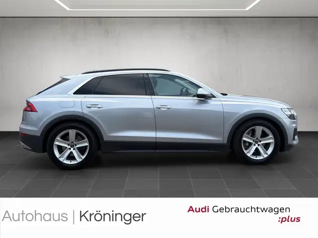 Audi Q8 view 4