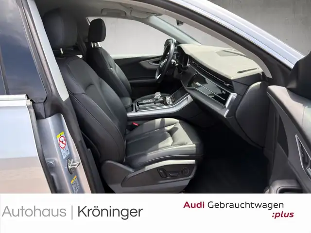 Audi Q8 view 9